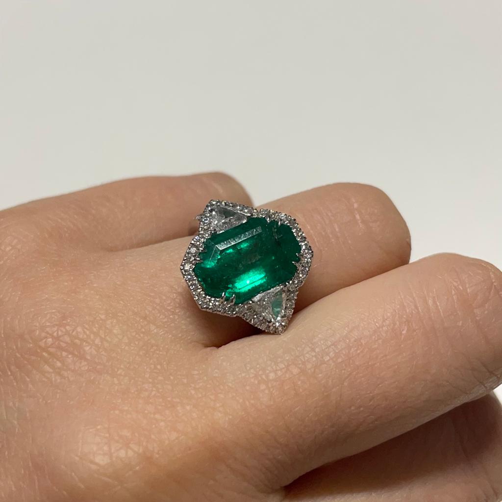 Anello Smeraldo ottagonale 3.72kt e Diamanti in Oro Bianco-Anelli-GRANARELLI-14-Gioielleria Granarelli