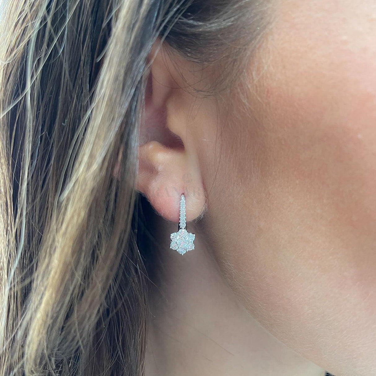 Boccola con Fiore di Diamanti in Oro Bianco 1.13kt-Orecchini-CRIVELLI-Gioielleria Granarelli