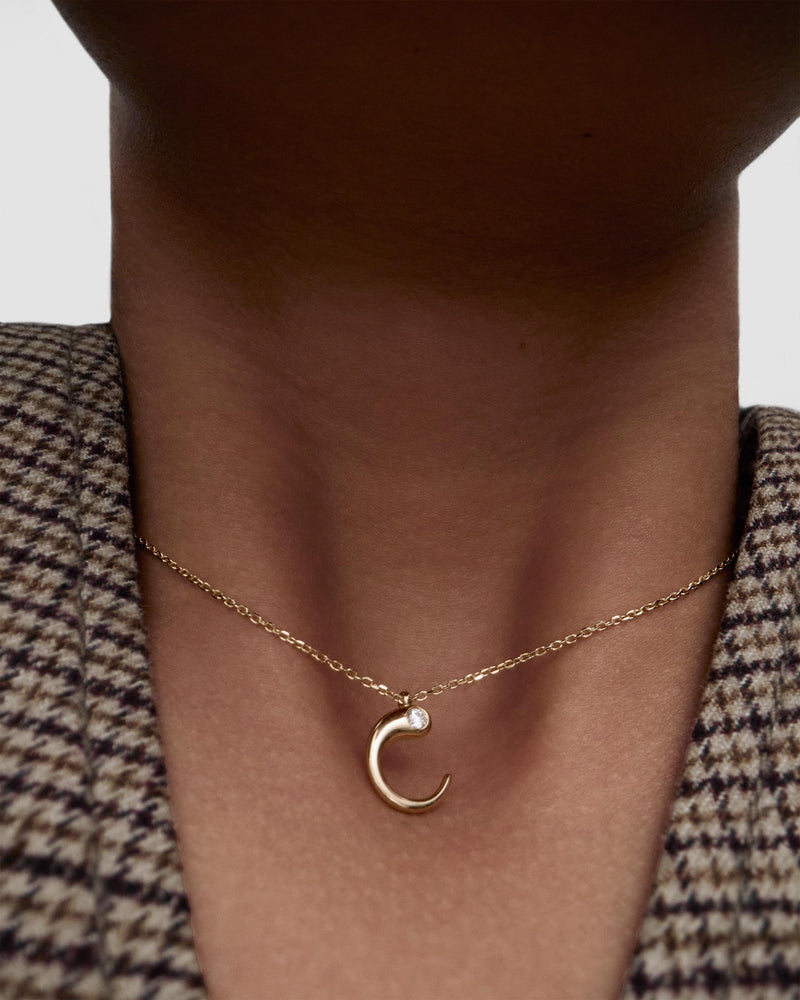 Collana con pendente iniziale C