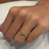 Anello In oro Giallo con contorno di diamanti