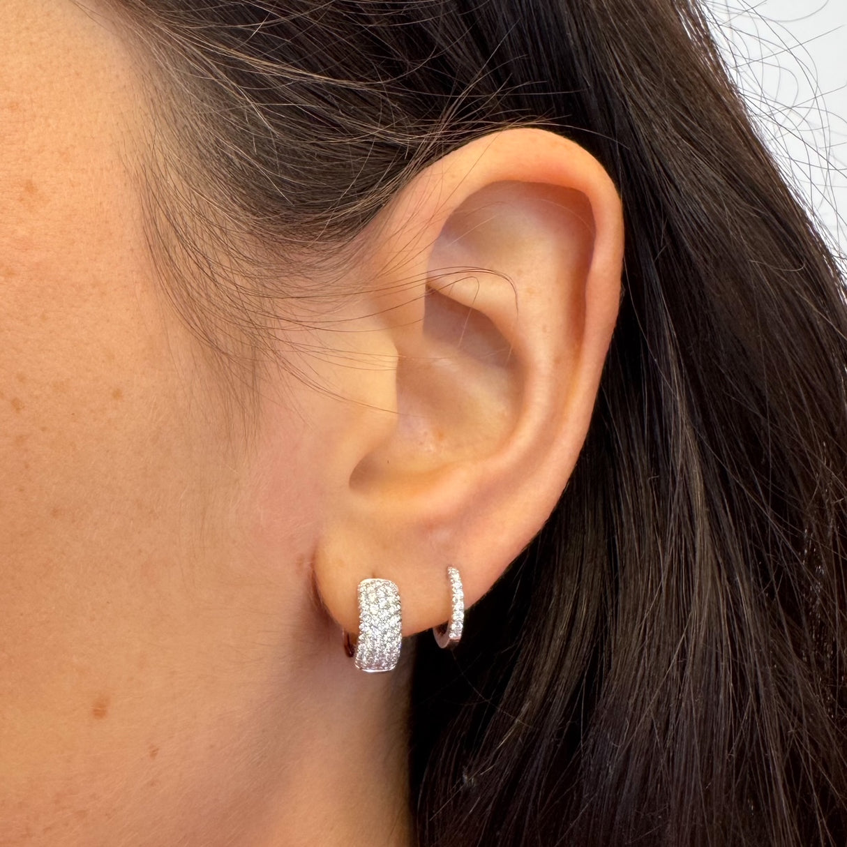 Orecchini Cerchietto pavé oro Bianco e Diamanti