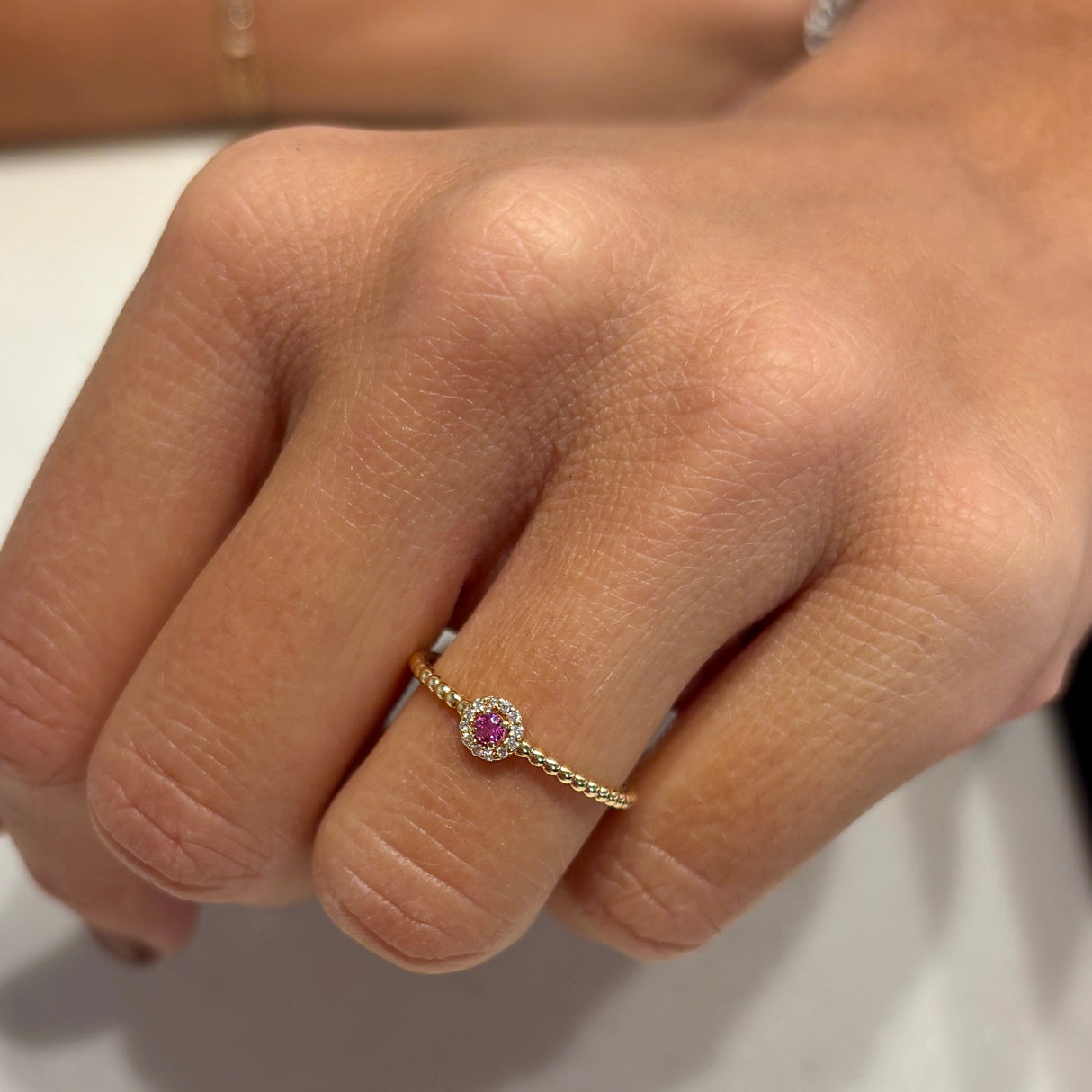 Anello punto luce diamante zaffiro rosa