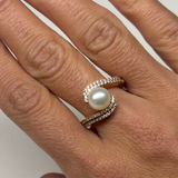 Perla ring with rose gold diamonds
