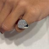 Anello Chevalier con pavè di Diamanti in Oro Bianco