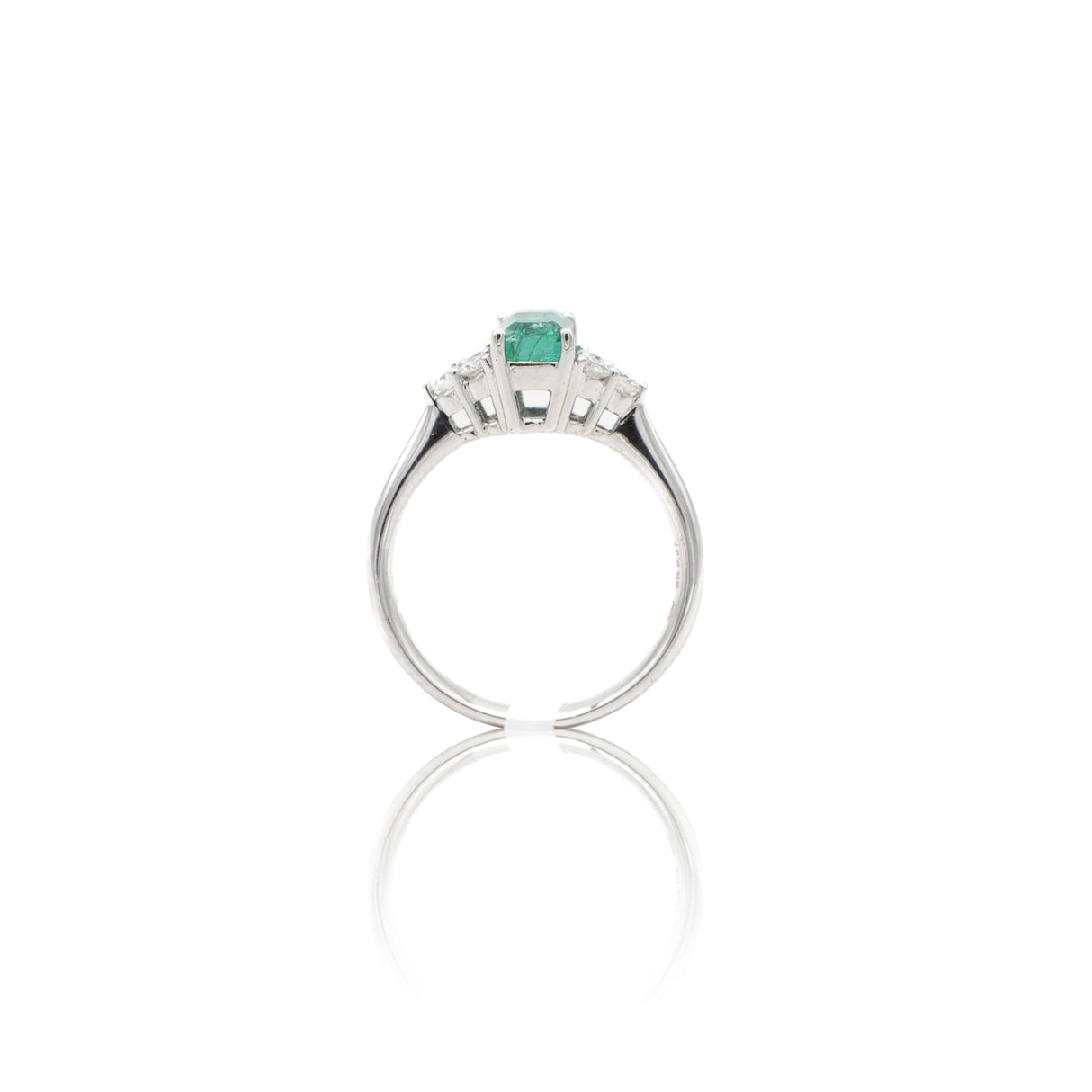 Anello in Oro Bianco con Smeraldo 1.65 e Diamanti-Anelli-GRANARELLI-Gioielleria Granarelli