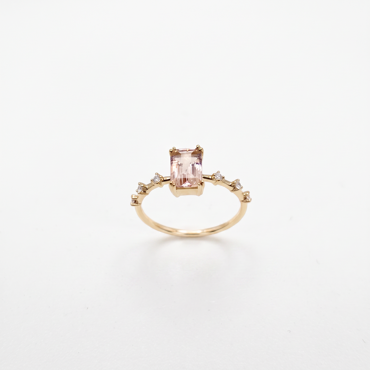 Anello Oro Giallo 9kt con Berillo Rosa Taglio Smeraldo e Diamanti - GioGio