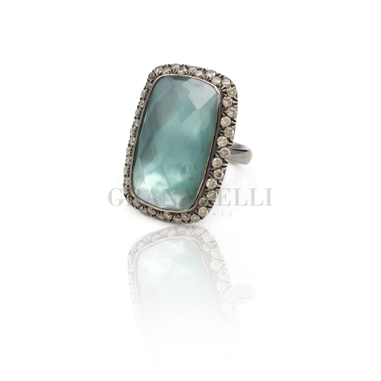 Anillo de corazón de zafiro y diamante