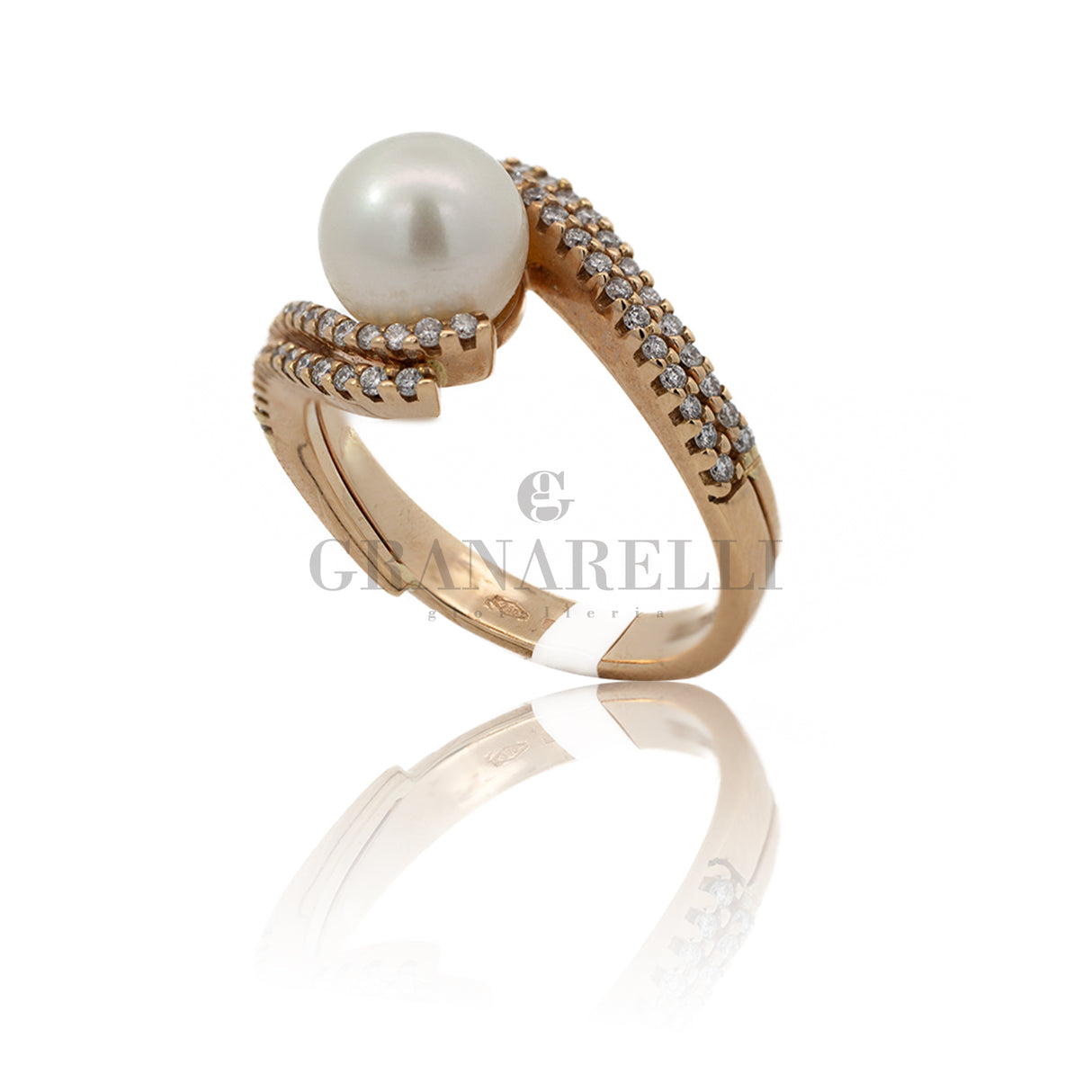 Perla ring with rose gold diamonds