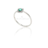 Square ring with white gold emerald