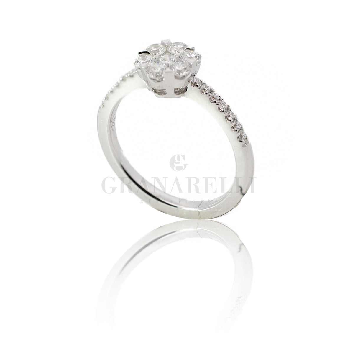 Solitaire ring magic diamonds in white gold