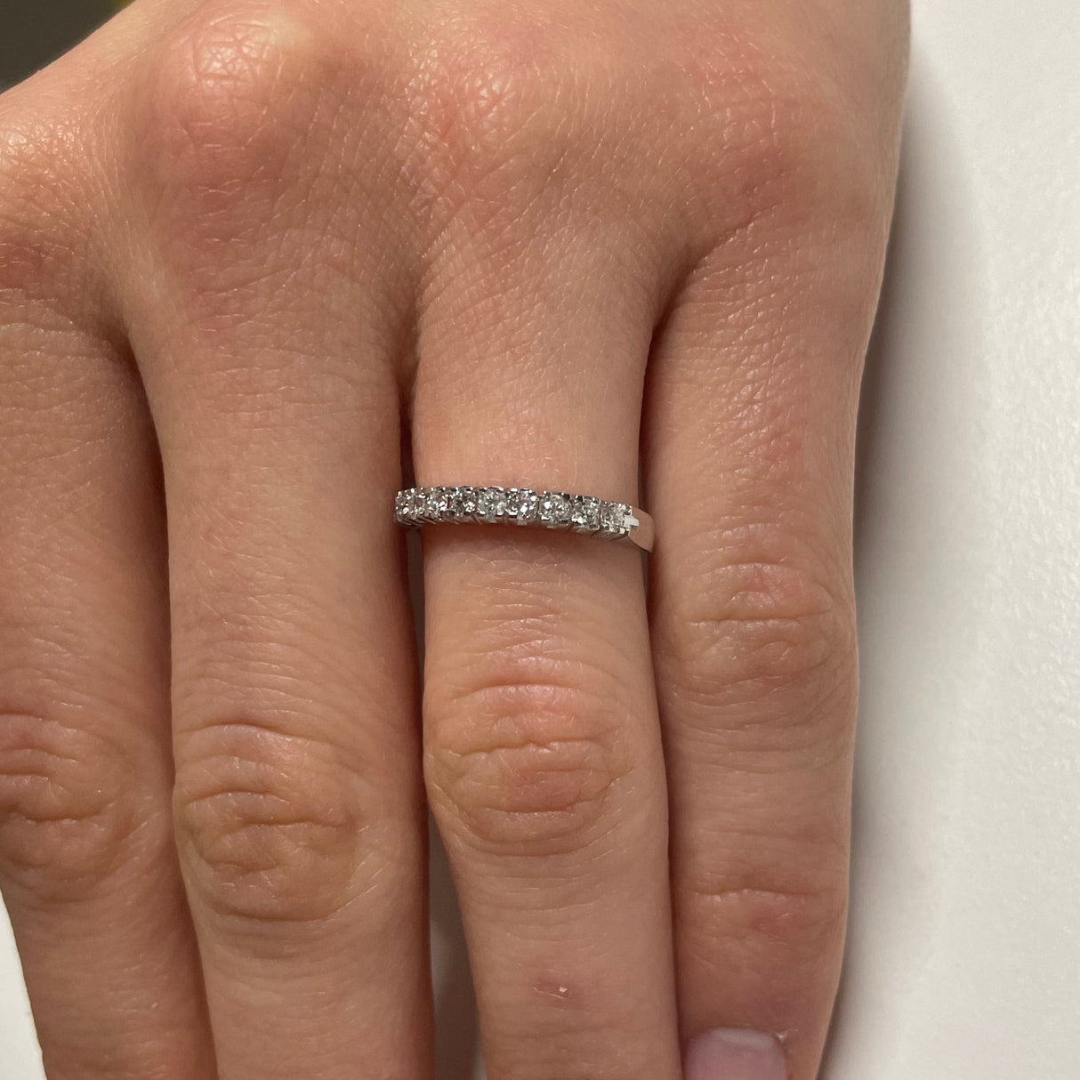 Anello Fedina con 9 Diamanti 0.30kt in Oro Bianco-Anelli-GRANARELLI-13-Gioielleria Granarelli