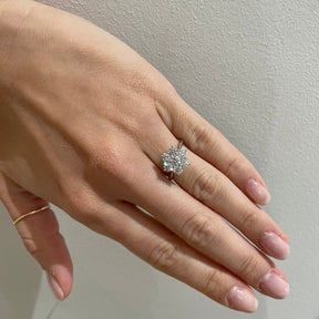 Anello Fiore con Diamanti in Oro Bianco-Anelli-GRANARELLI-1.60 F VS-Gioielleria Granarelli