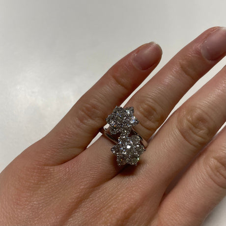Anello Fiore 2.20kt in Oro Bianco-Anelli-GRANARELLI-14-Gioielleria Granarelli