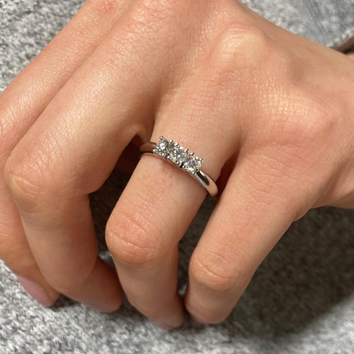 Anello Trilogy 0.55kt In Oro Bianco