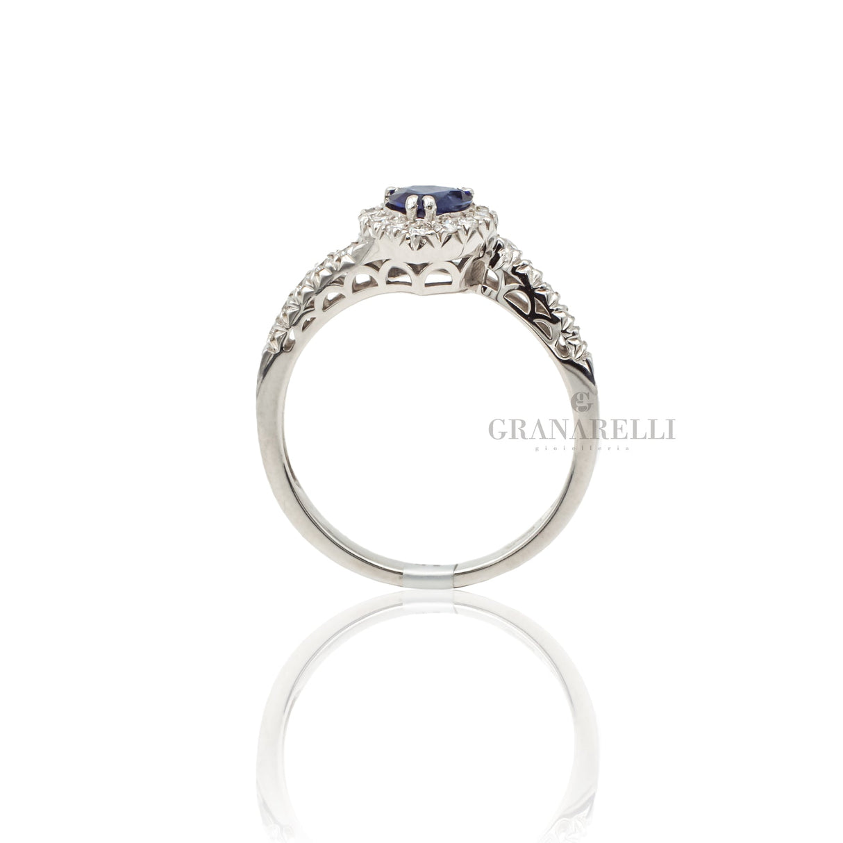 Anello Zaffiro cuore 0.46kt e Diamanti in Oro Bianco-Anelli-GRANARELLI-Gioielleria Granarelli