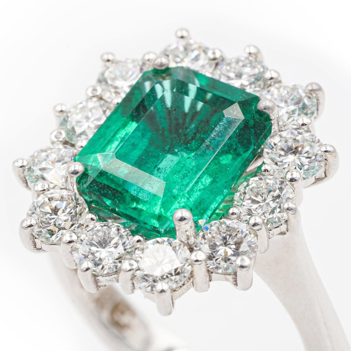 Anello con Smeraldo e Diamanti in Oro Bianco-Anelli-GRANARELLI- [SKU] -Gioielleria Granarelli