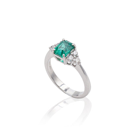 Anello in Oro Bianco con Smeraldo e Diamanti-Anelli-GRANARELLI- [SKU] -Gioielleria Granarelli