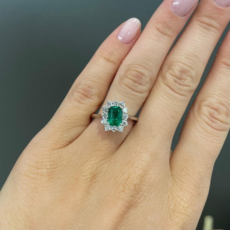 Anello in Oro Bianco con Smeraldo e Diamanti-Anelli-GRANARELLI- [SKU] -Gioielleria Granarelli