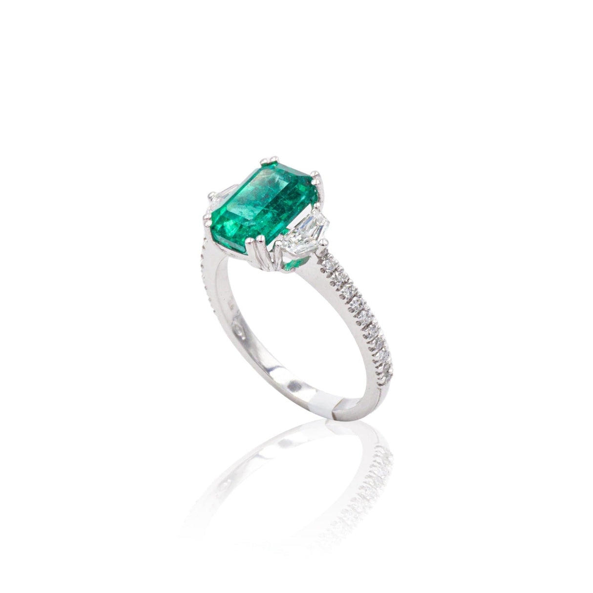 Anello in Oro Bianco con Smeraldo e Diamanti-Anelli-GRANARELLI- [SKU] -Gioielleria Granarelli