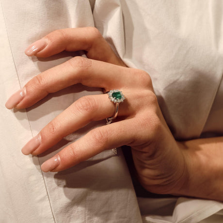 Anello in Oro Bianco con Smeraldo e Diamanti-Anelli-GRANARELLI- [SKU] -Gioielleria Granarelli