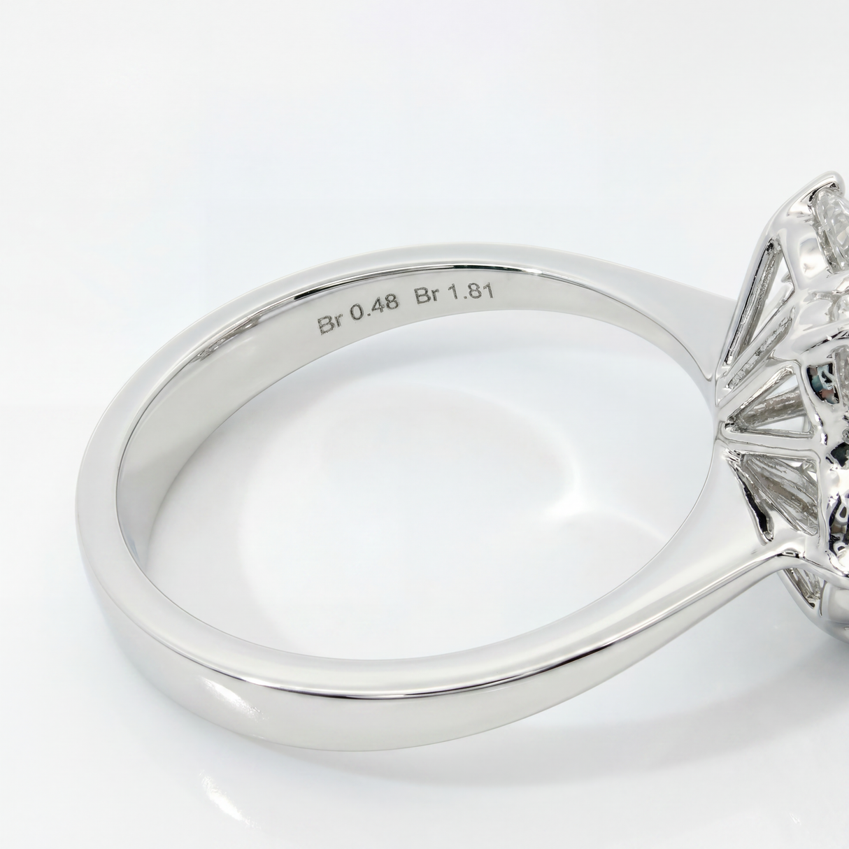 Anello Fiore in Oro Bianco 18kt con Diamanti Naturali 2,29ct
