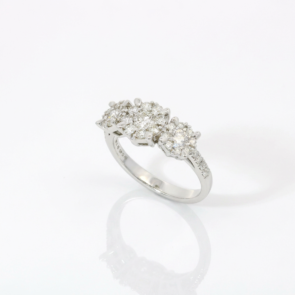 Anello Trilogy Illusione in Oro Bianco e Diamanti ct 0.85