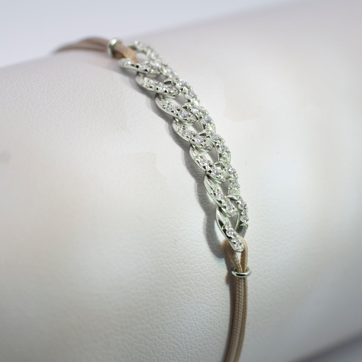 Bracciale Groumette In Oro bianco su cordino beige-Bracciali-GRANARELLI-Gioielleria Granarelli