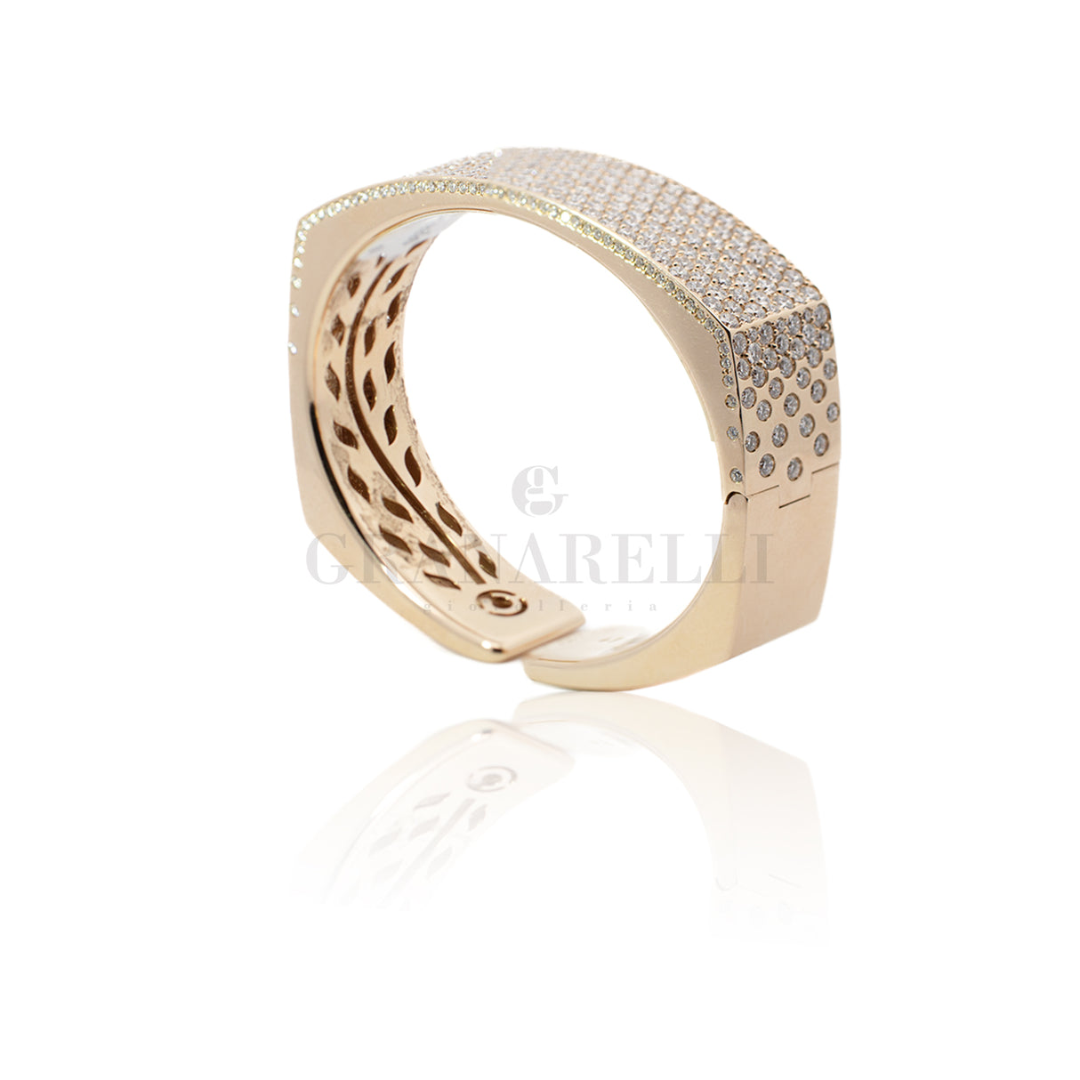 Rigid bracelet with diamond pavè and pink gold