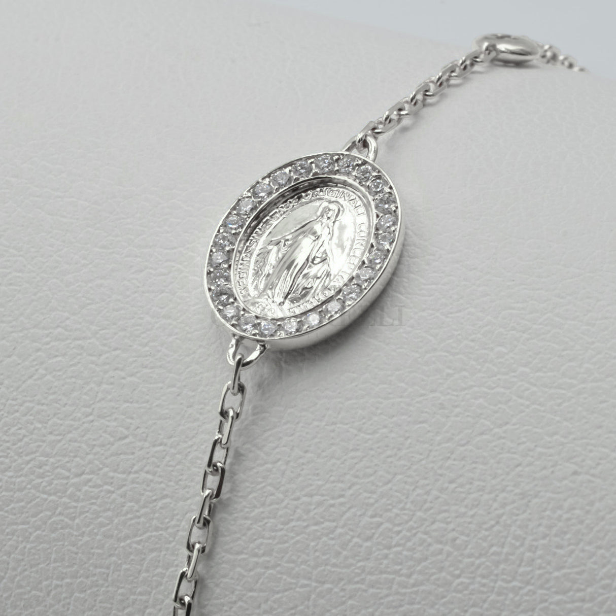 Bracciale Medaglietta Madonnina con Diamanti in Oro Bianco-Bracciali-CRIVELLI-Gioielleria Granarelli