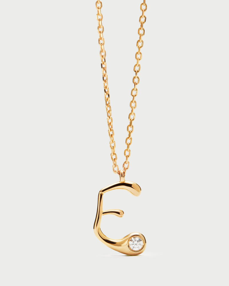 Collana con pendente iniziale E