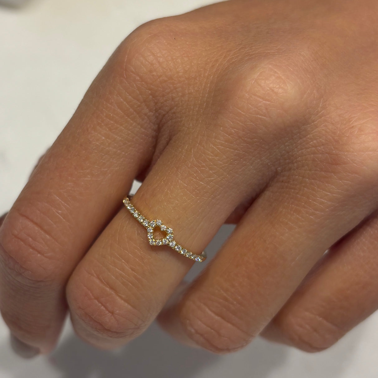 Anello cuore con diamanti in oro giallo