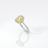 Anello Halo con Diamante Fancy GIA