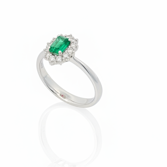 Anello in Oro Bianco con Smeraldo taglio Ottagonale e Diamanti