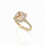 Anello in Oro Rosa con Morganite Taglio Cushion e Diamanti