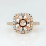 Anello in Oro Rosa con Morganite Taglio Cushion e Diamanti