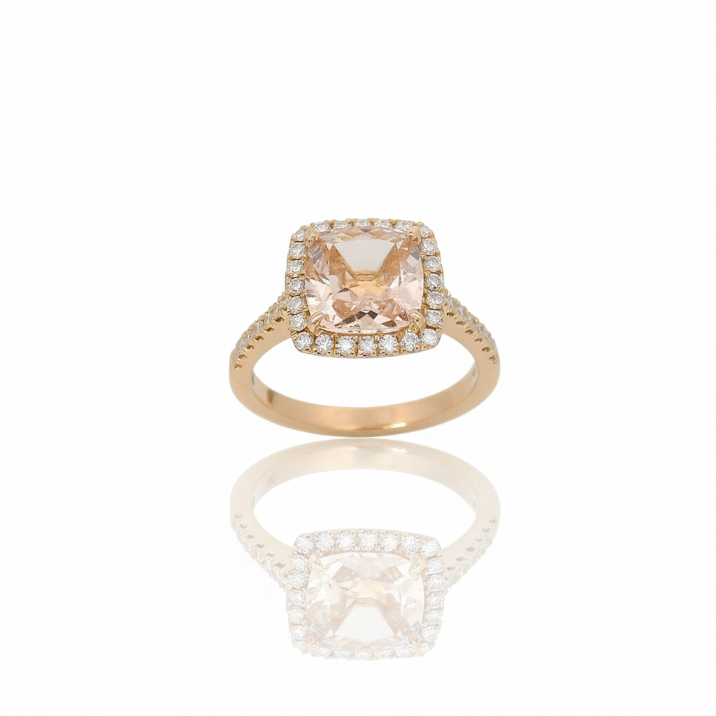 Anello in Oro Rosa con Morganite Taglio Cushion e Diamanti