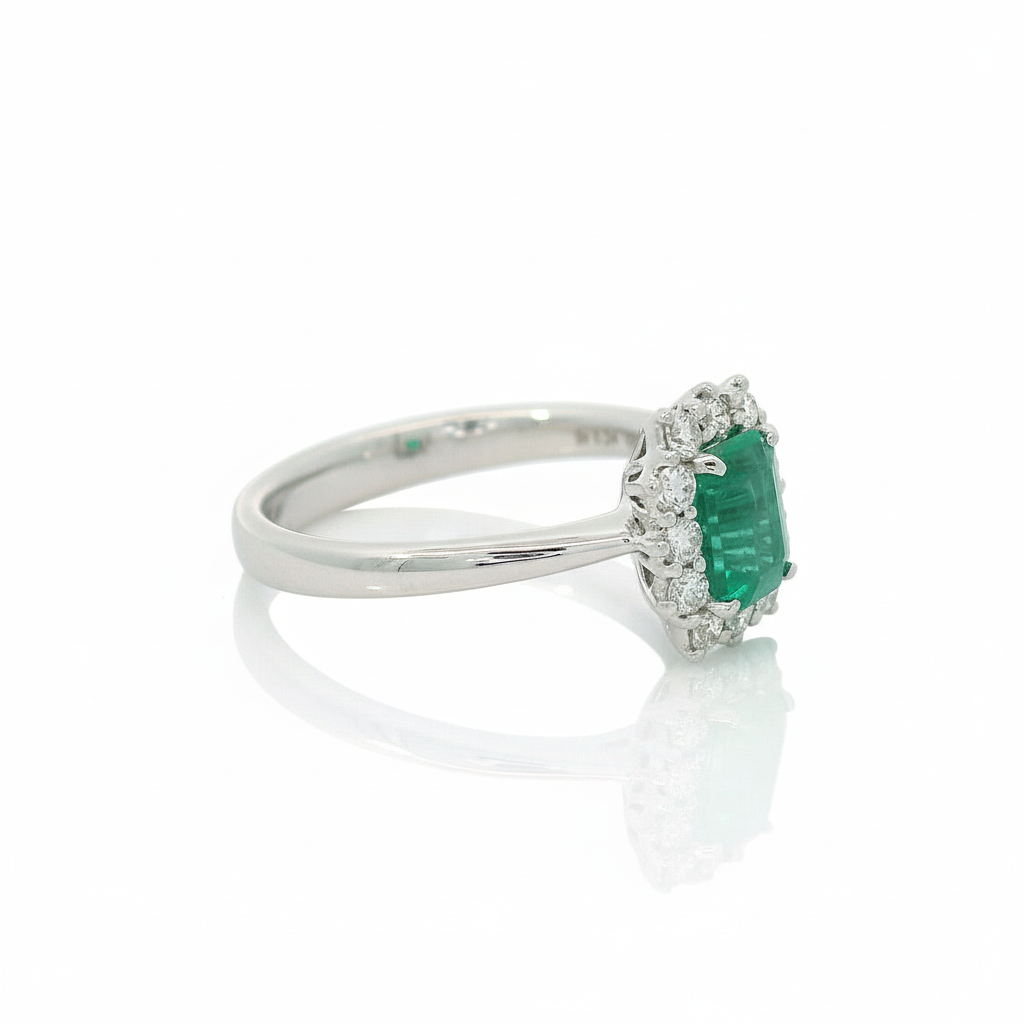 Anello in Oro Bianco con Smeraldo taglio Ottagonale e Diamanti