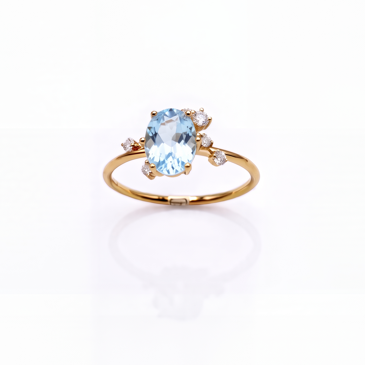 Anello Oro Giallo 9kt con Berillo Azzurro Ovale e Diamanti - GioGio