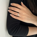 Anello illusione in oro bianco e Diamanti | Pietra Centrale 0,10ct