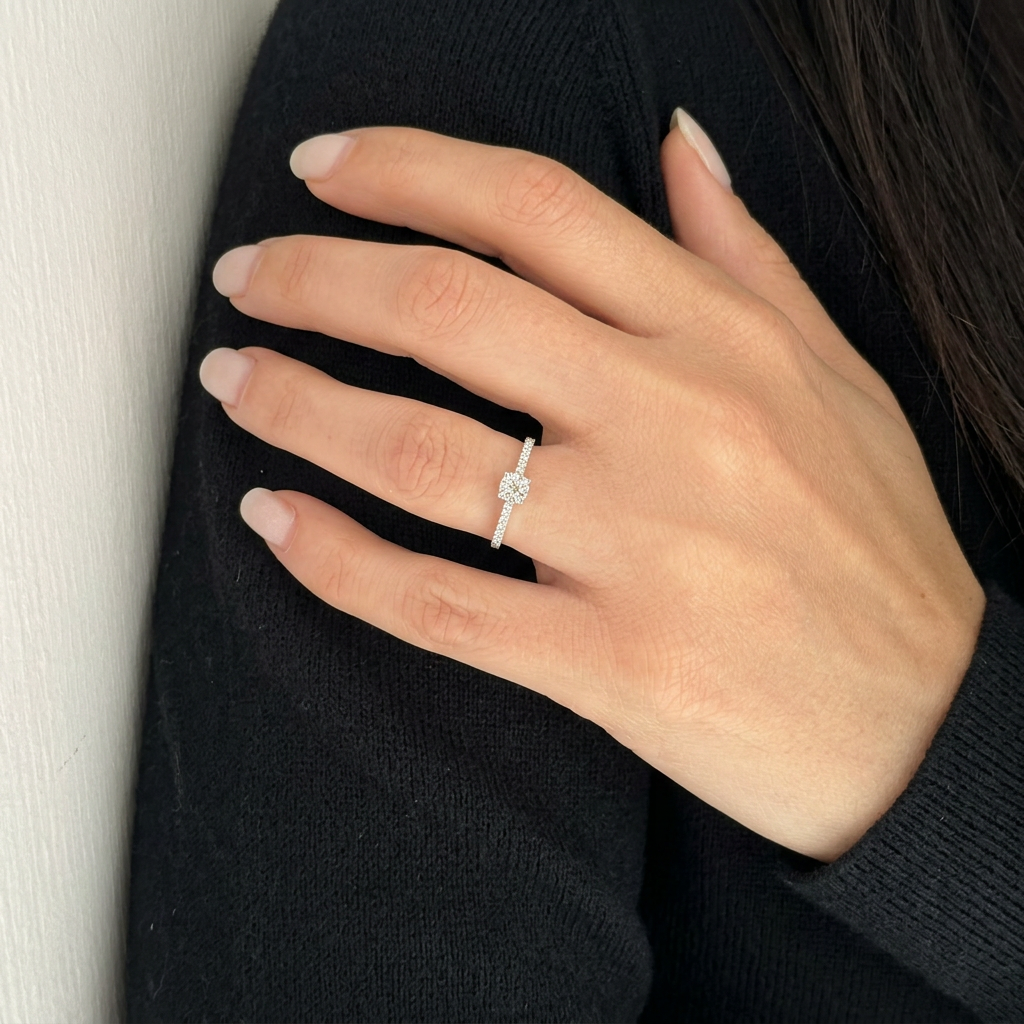 Anello illusione in oro bianco e Diamanti | Pietra Centrale 0,05ct