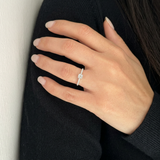 Anello illusione in oro bianco e Diamanti | Pietra Centrale 0,05ct