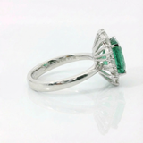 Anello in Oro Bianco con Smeraldo 2.67kt e Diamanti