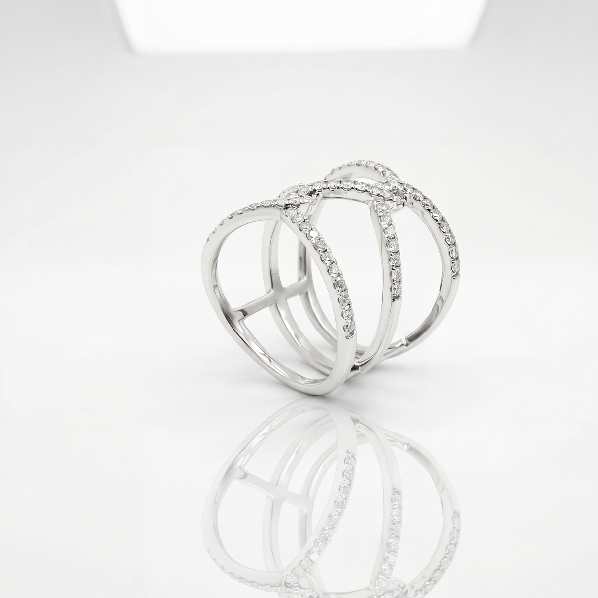 Anello nodo con diamanti Oro Bianco