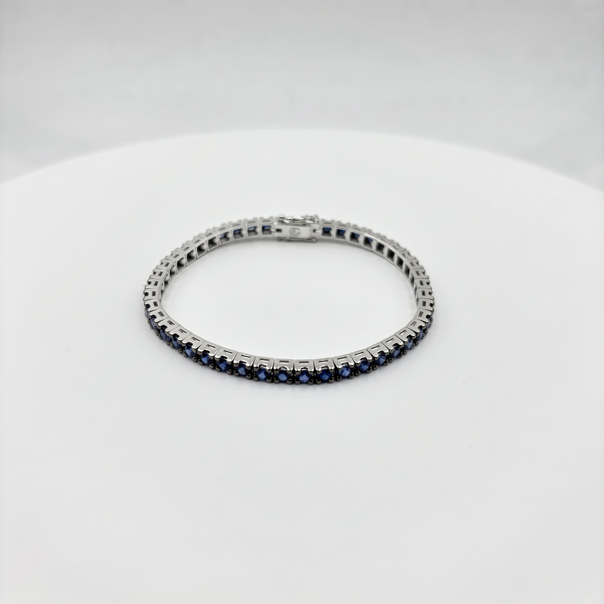 Bracciale Tennis Oro Bianco 18kt - Zaffiri Blu 5.84ct