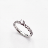 Anello Solitario Diamante Brillante 0.27ct con Diamanti Laterali 0.39ct Oro Bianco 18kt