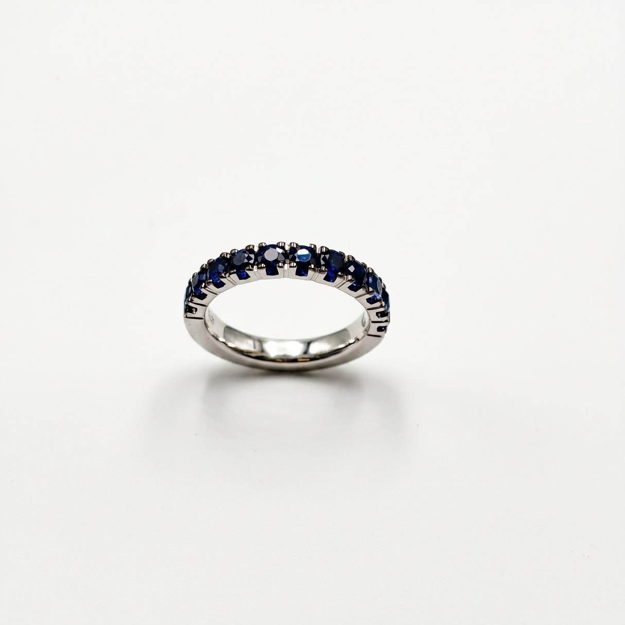 Anello Half Eternity Zaffiri Blu 1.25 Oro Bianco 18 kt