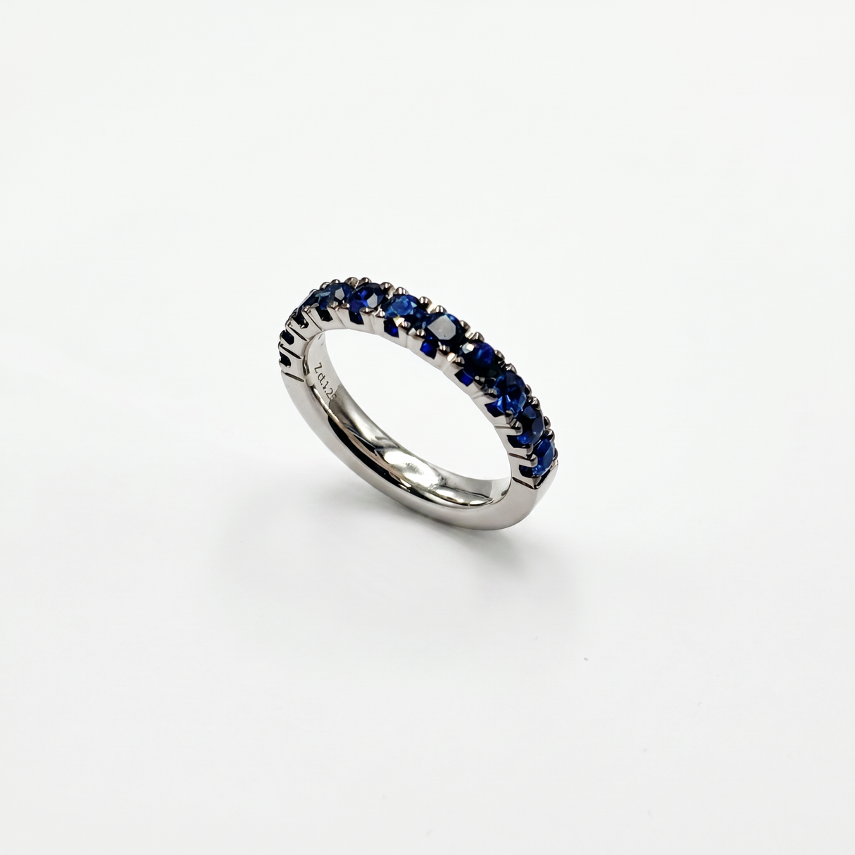 Anello Half Eternity Zaffiri Blu 0.90ct Oro Bianco 18 kt