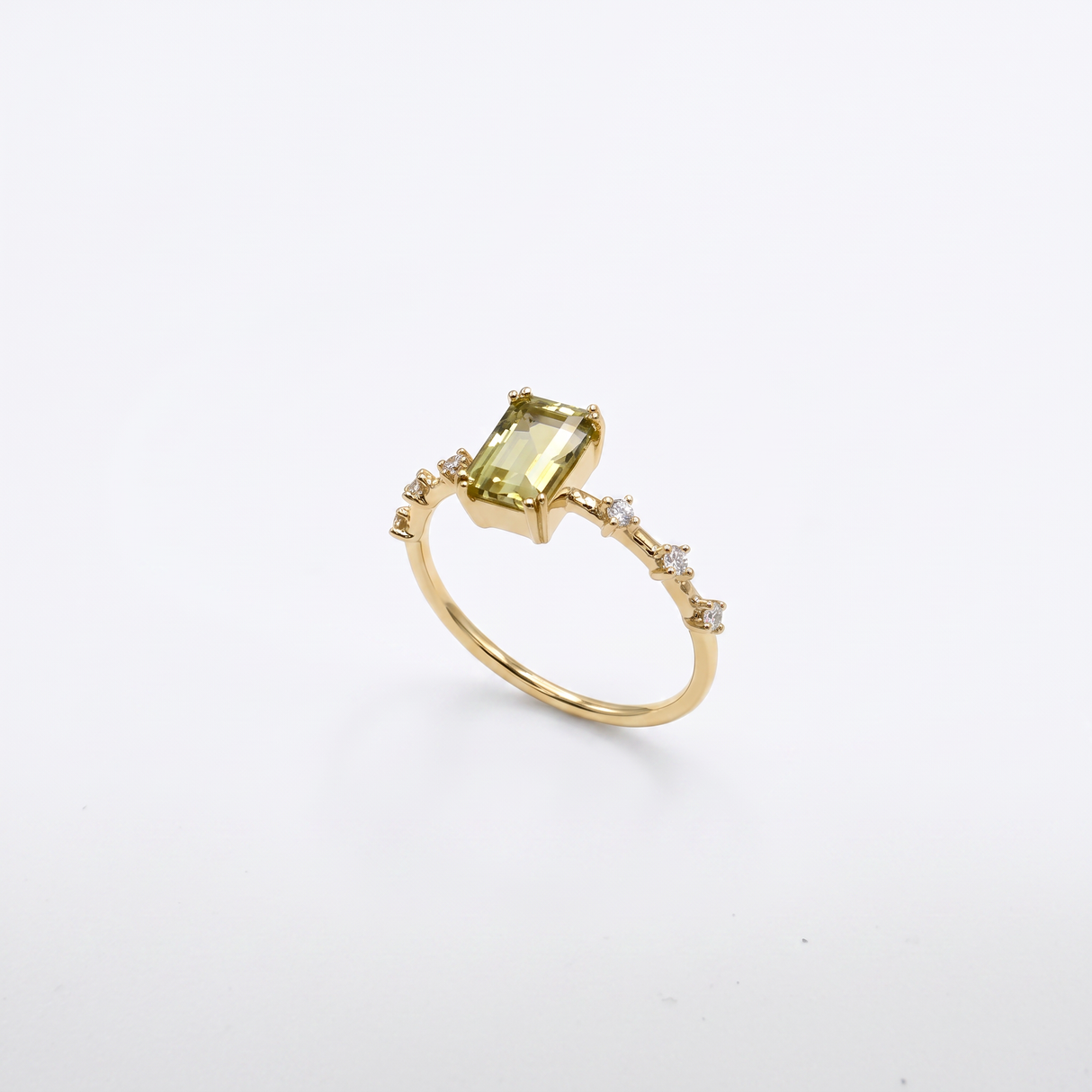 Anello Oro Giallo 9kt con Berillo Giallo Taglio Smeraldo e Diamanti - GioGio