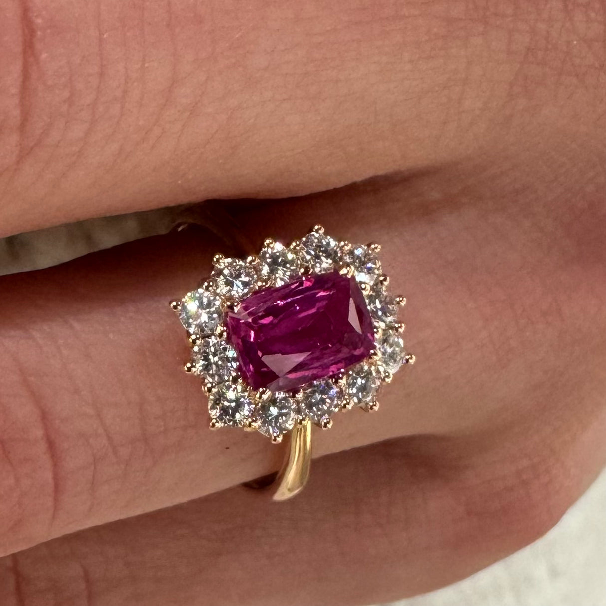 Anello Zaffiro Rosa 1.44kt e Diamanti in Oro Rosa