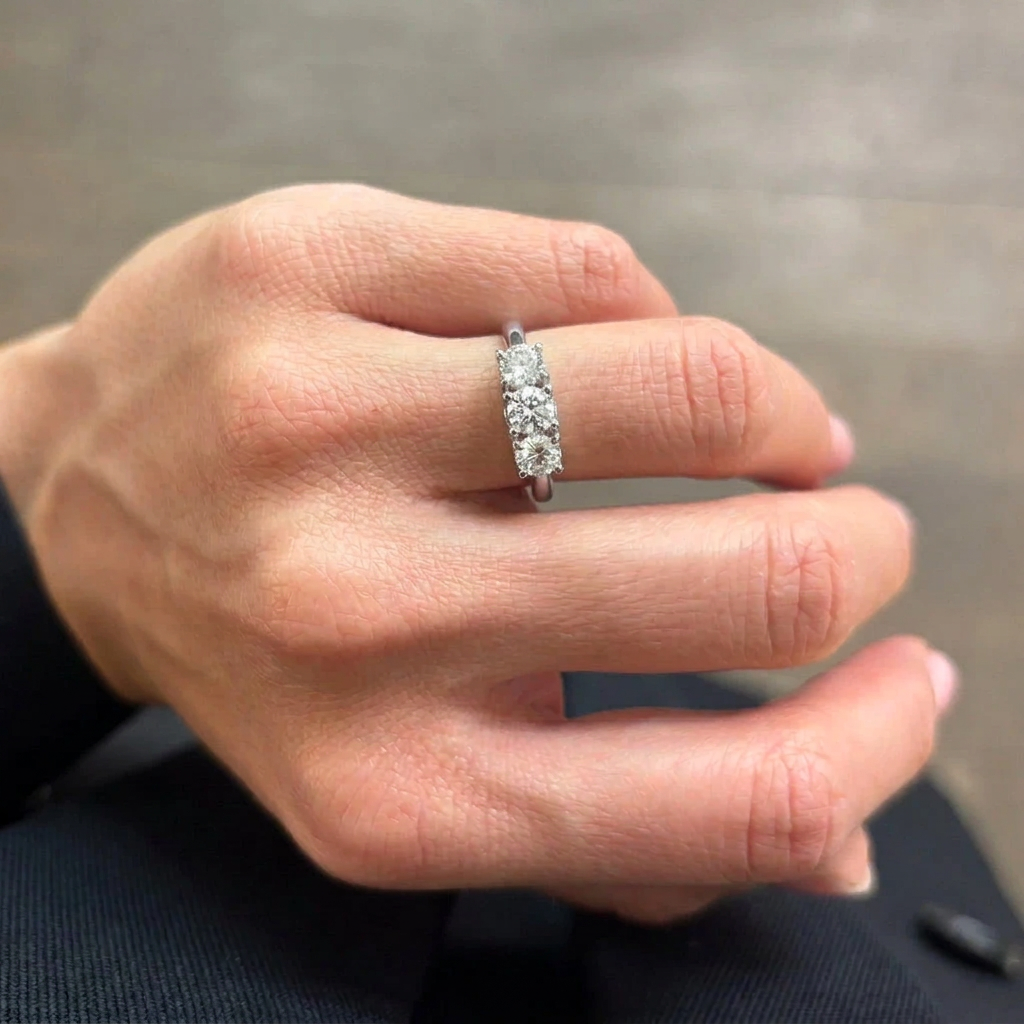 Anello Trilogy 1,21kt certificato GIA Oro bianco